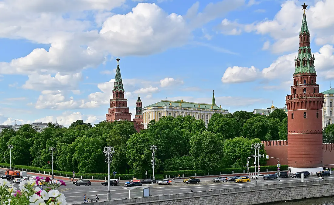 Moscow - 2026 - A summer view of the Kremlin and the Alexander Garden from the Bolshoy Kamenny Bridge1