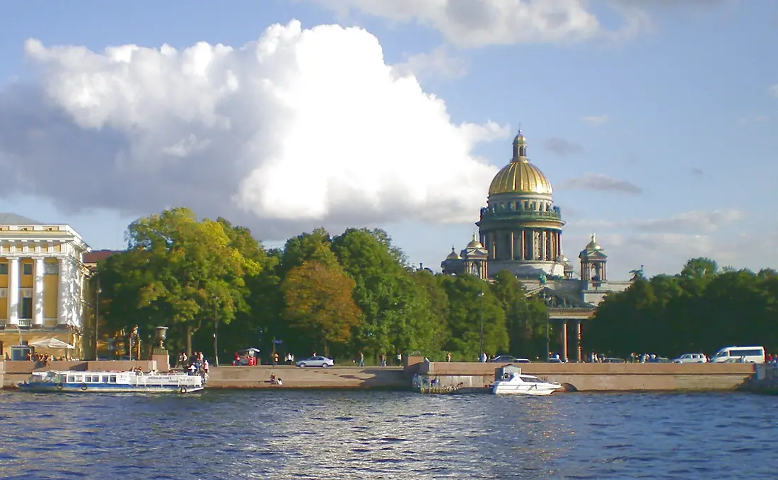 Aleksander garden and Neva River