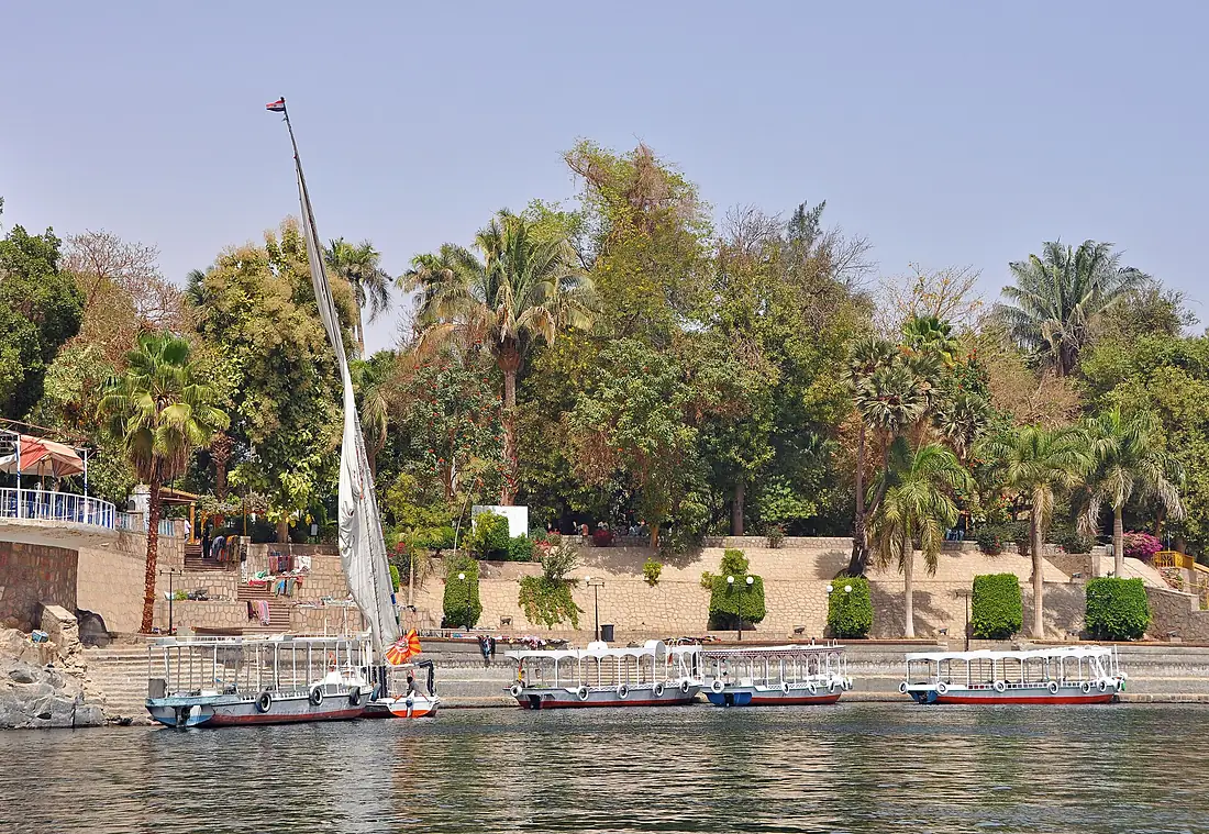 Aswan Kitchener Island R01