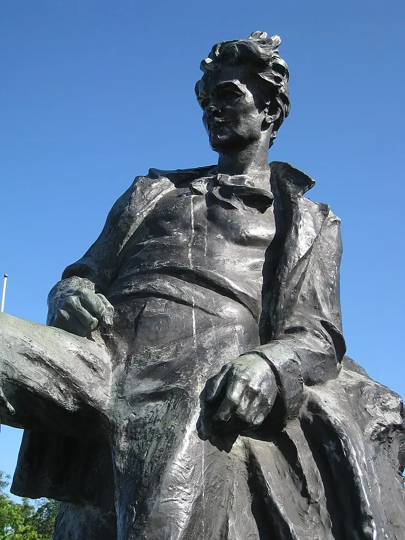 Carl Eldh, Den unge Strindberg i skärgården, skulptur i Bellevueparken, 2014b