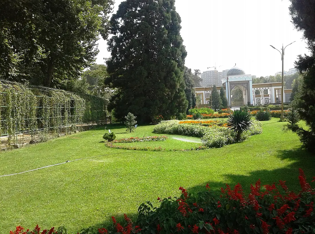 Botanical gardens 5 - panoramio