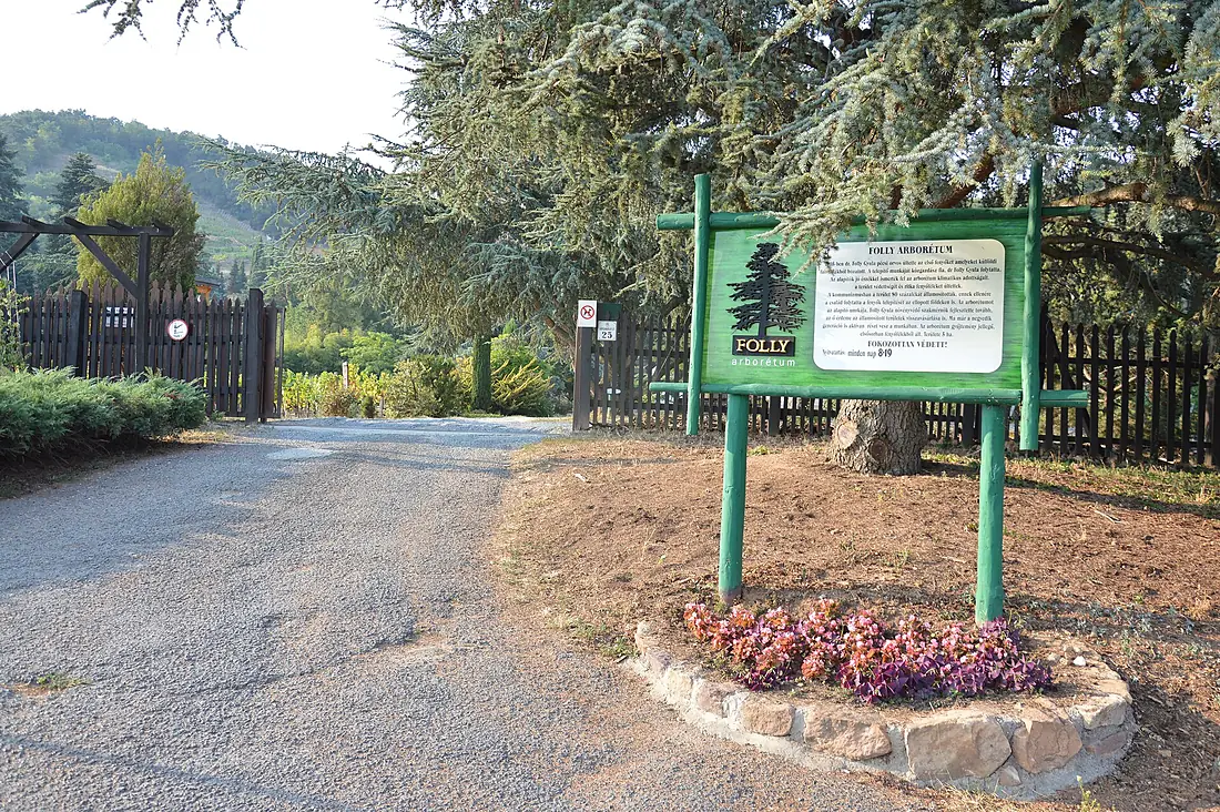 Folly Arboretum entrance