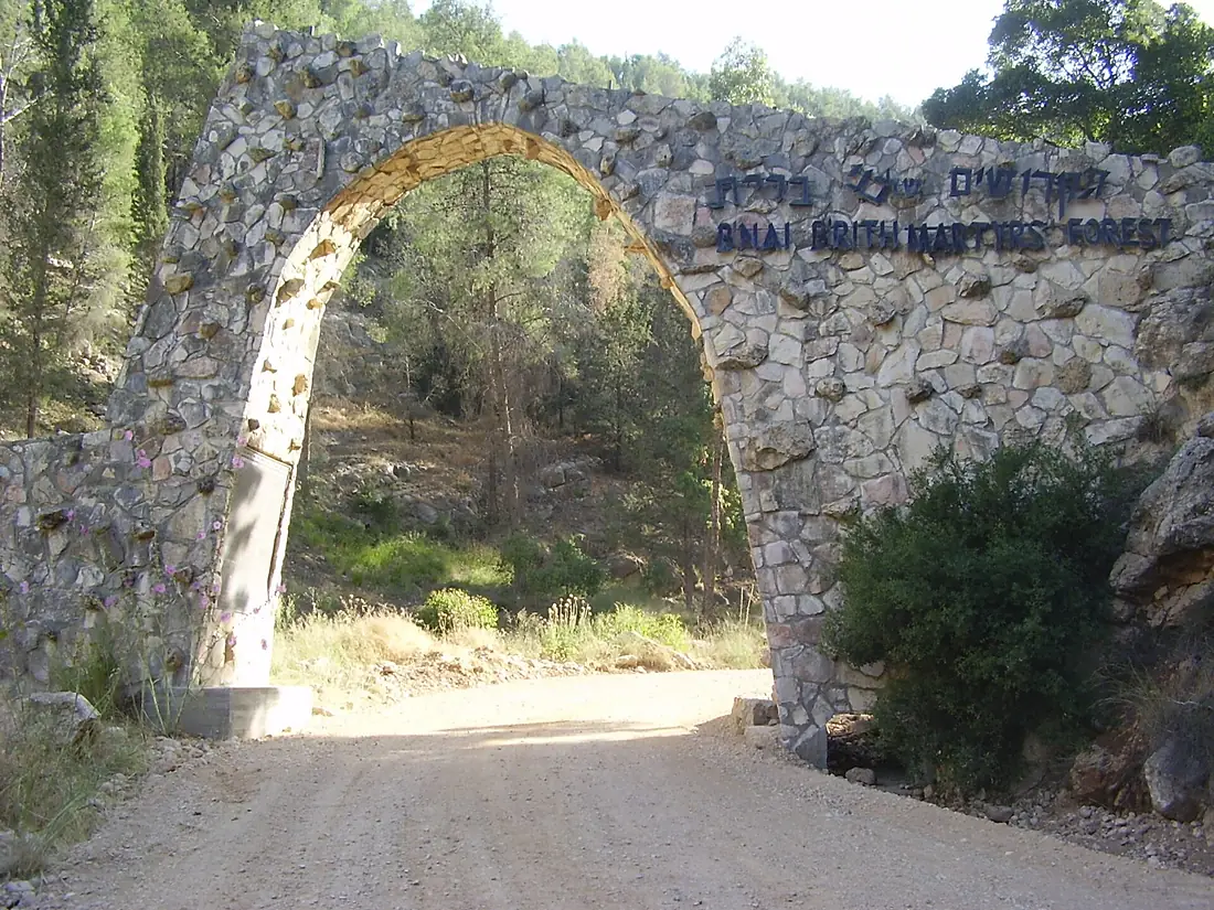 PikiWiki Israel 13022 Entrance to Martyrs Forest