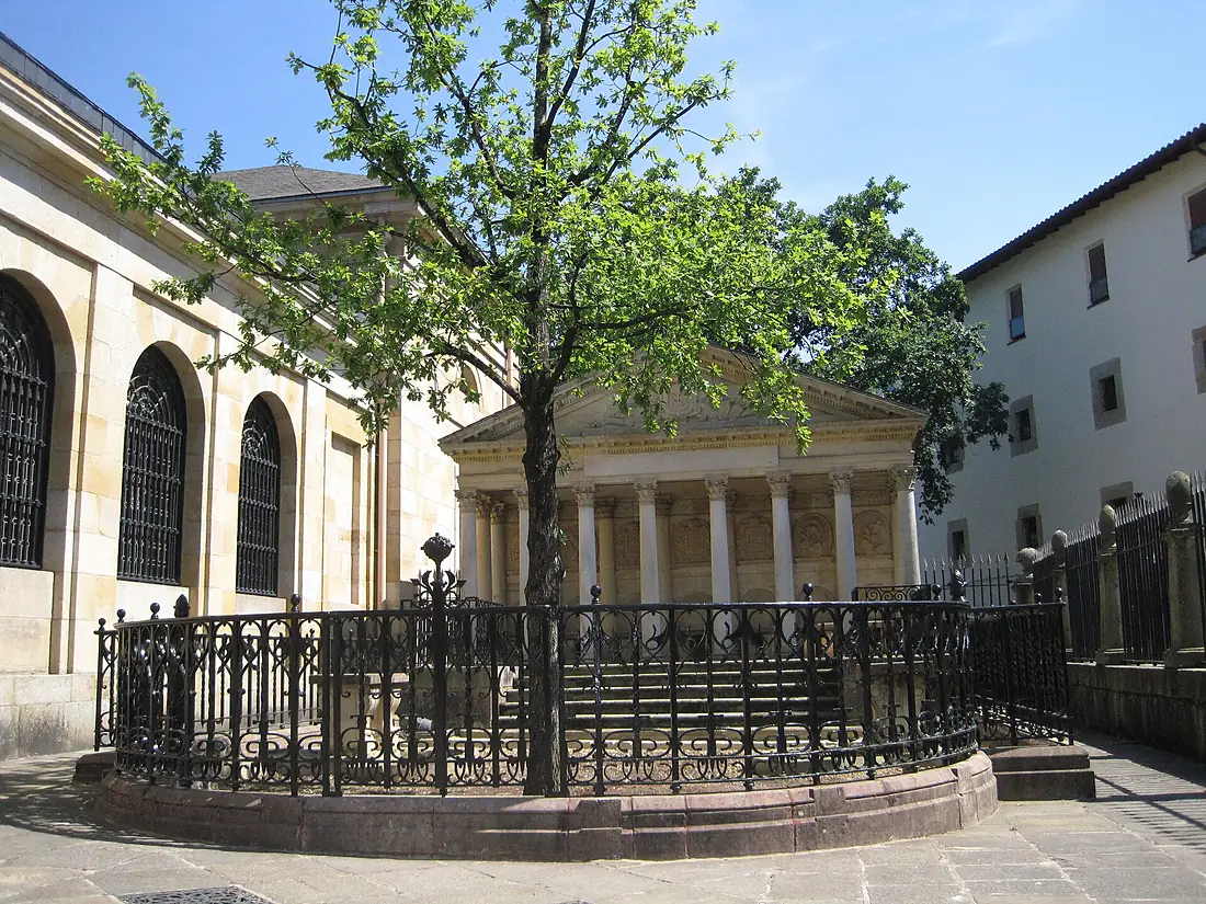 Arbol de Gernika y La Tribuna. Casa de Juntas de Gernika-Gernikako Batzarretxea. Gernika-Lumo, Vizcaya-Bizkaia. (2)