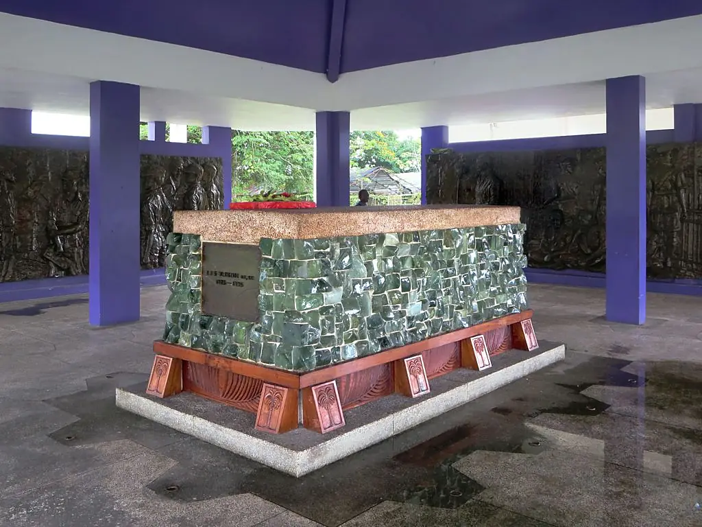 Tomb of President Forbes Burnham (13919830762)