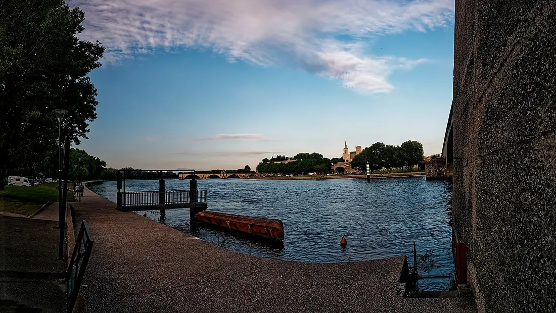 Avignon - Île de la Barthelasse - Chemin des Berges - Panorama View over the river Rhône along Pont Edouard Daladier on Pont Saint Bénézet (Pont d'Avignon), Jardin des doms, Avignon cathedral & Palais des Papes 01