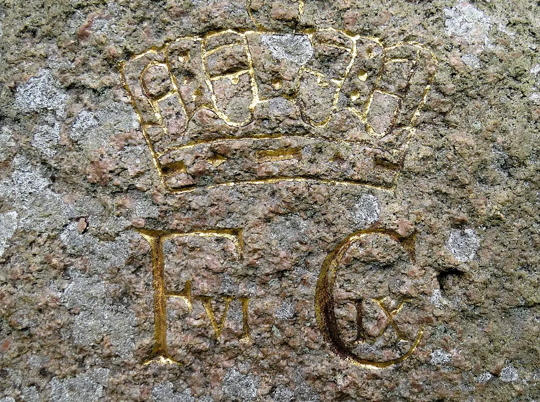 Frederik VI og Christian IX monogrammer (Kongelunden)