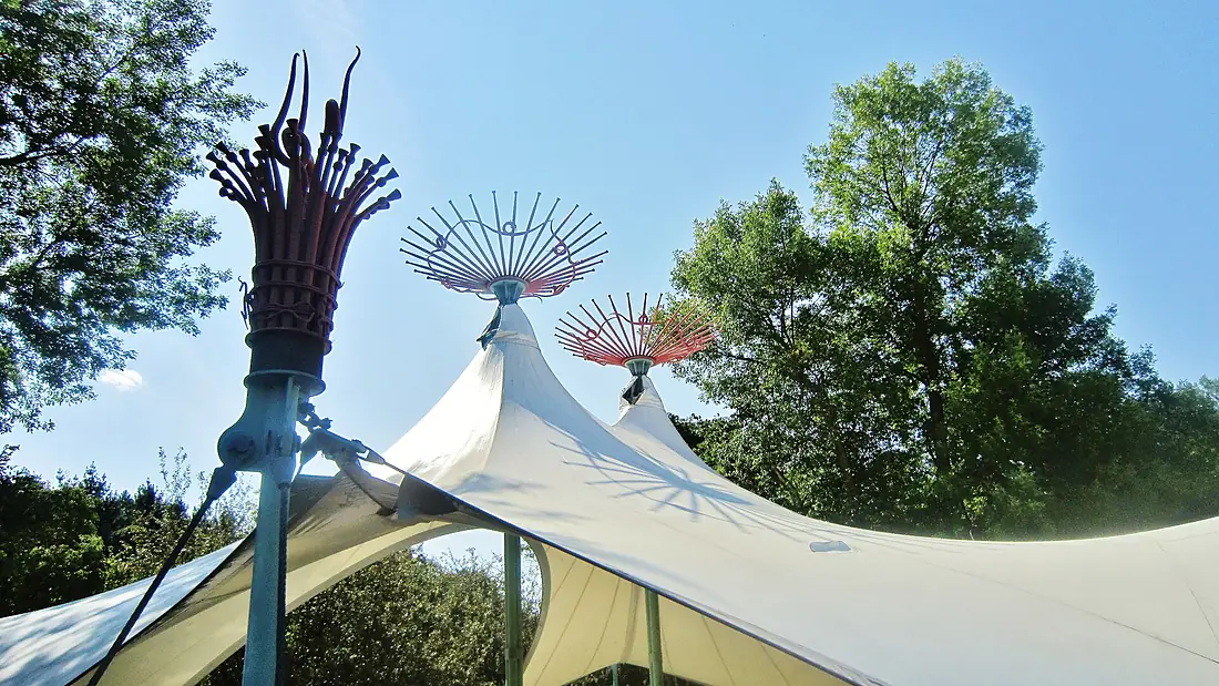 Aire de récréation au Jardin Botanique de Montréal - panoramio