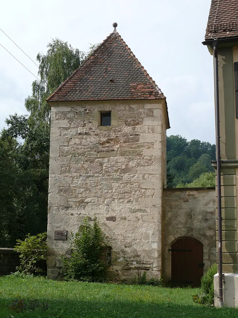 Murrhardt - Altstadt - Klosterhof - Hexenturm - Ansicht von NO