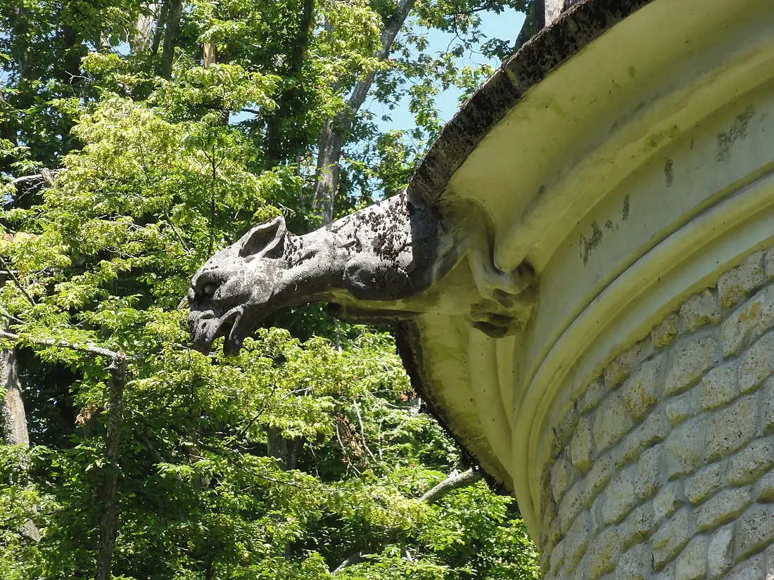 Ermenonville (60), château d'eau, gargouille 1