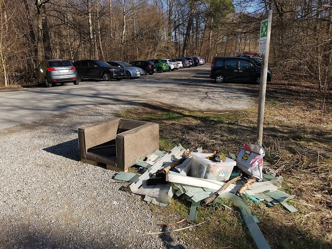 Parkplatz Perlacher Forst Perlach-Geräumt Unterhaching-Nord als Müllabladeplatz