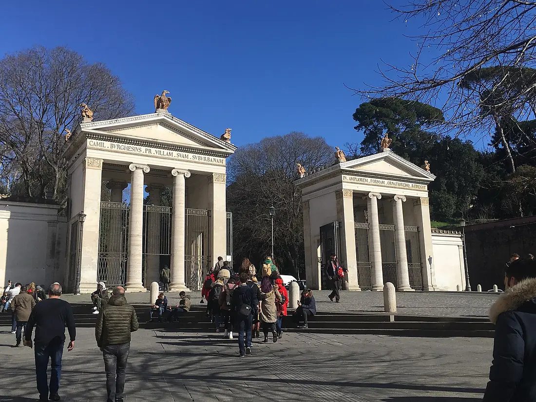 Ingresso monumentale di Villa Borghese a Roma su piazzale Flaminio 2018-02